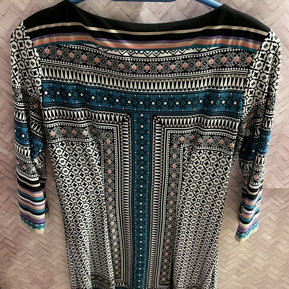 New York & Co. Shift Dress.  3/4 sleeves. Knee-length. Flattering pattern, small - Picture 3 of 9